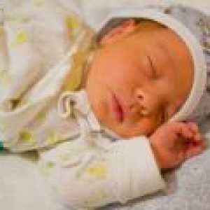 Žloutenka u novorozenců: příčiny, léčba